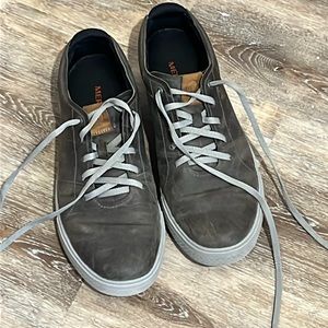 Men’s Size 8.5 Merrell Gray Leather Laceup Loafers with Gray Rubber Soles